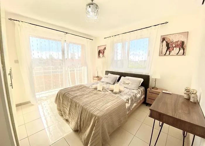 アパート Nissi 3 View 2 Bedroom アヤナパ