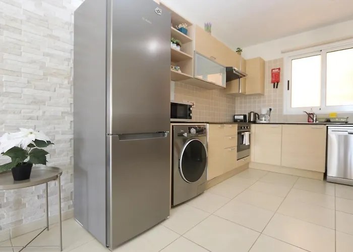 アパート Nissi 3 View 2 Bedroom アヤナパ